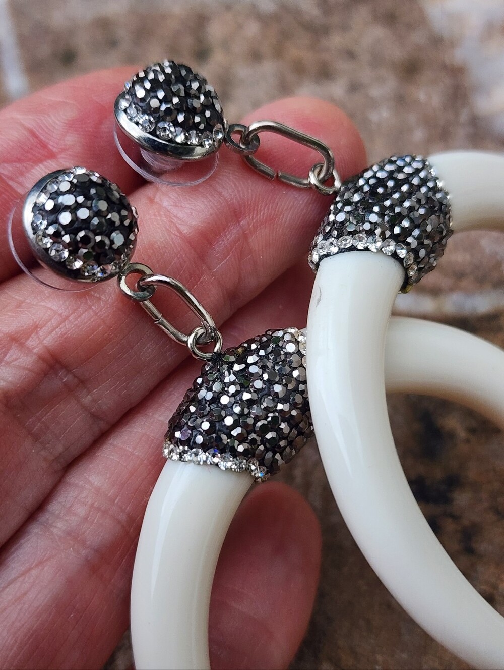 FP Jewelry Sold Out Large Lightweight Earrings Crystals/Off-White Resin Horns - Picture 4 of 10